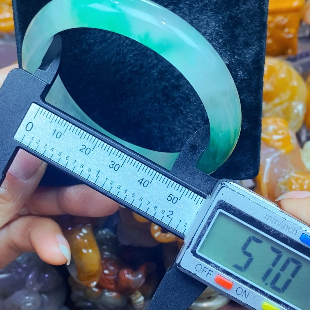 未镶嵌石英质玉（黄龙玉）颈饰