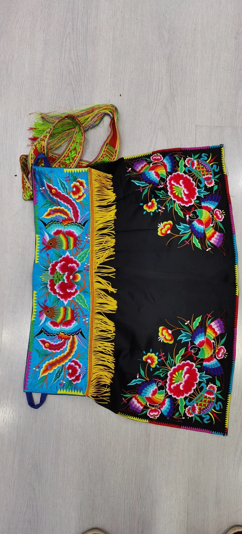 茴族围裙民族服装英姐苗服