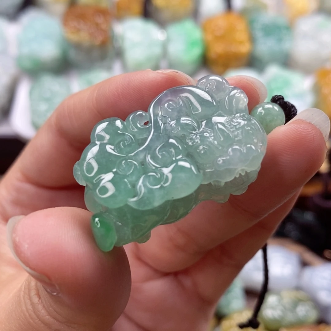 翡翠未镶嵌颈饰貔貅