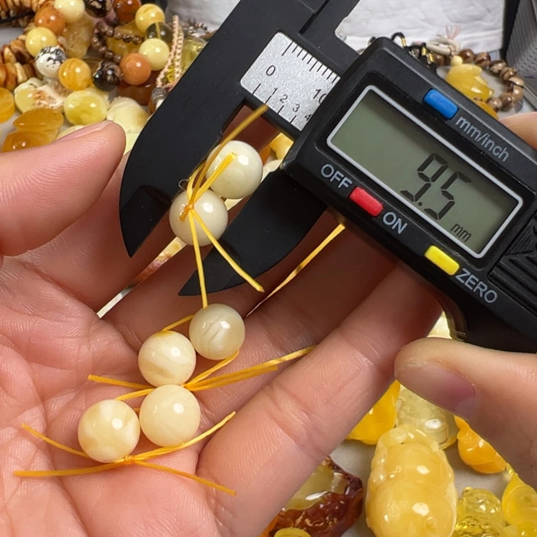 蜜蜡未镶嵌裸石多样性发一个，微瑕