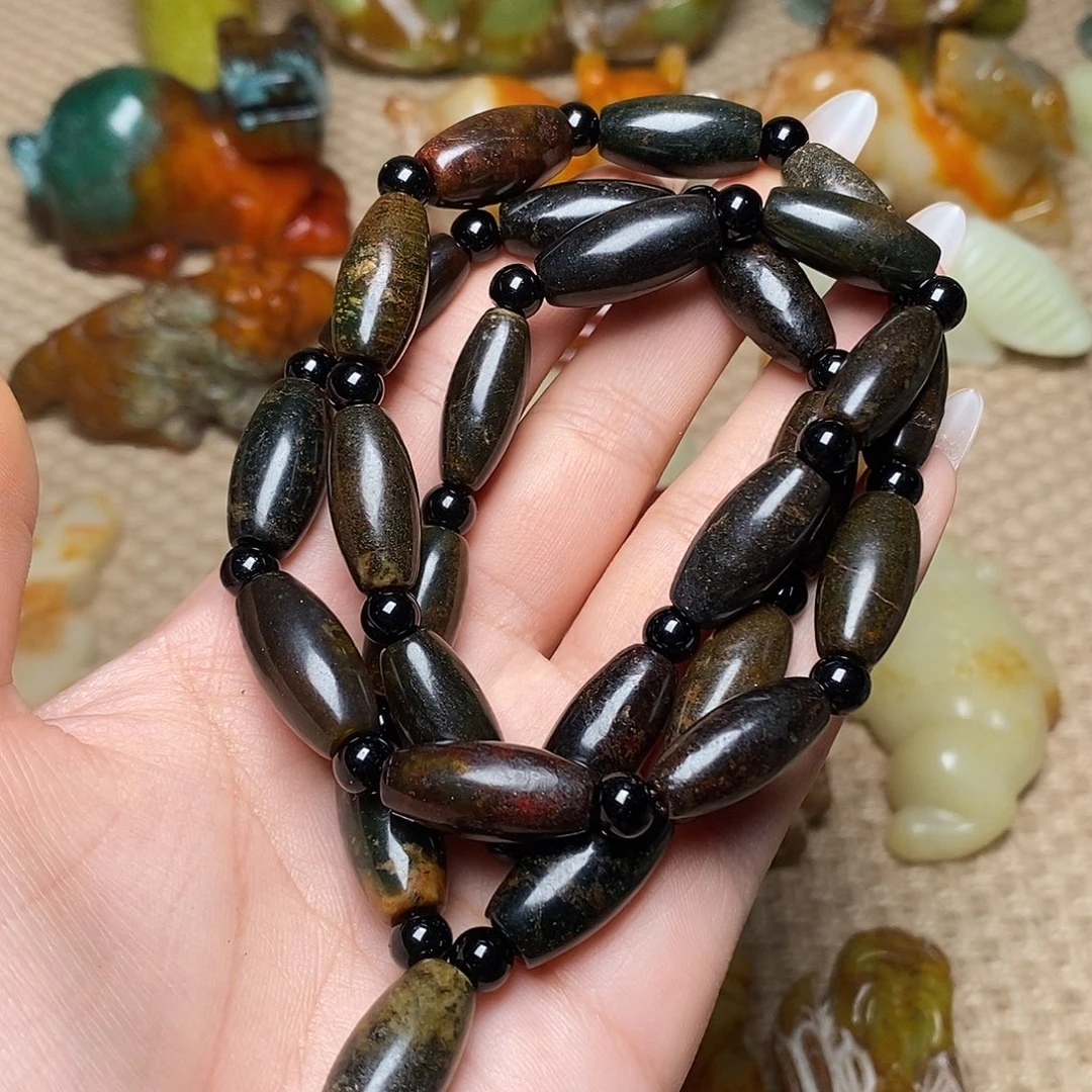 蛇纹石玉未镶嵌颈饰