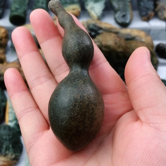 未镶嵌岫岩河磨玉（透闪石质玉）把件