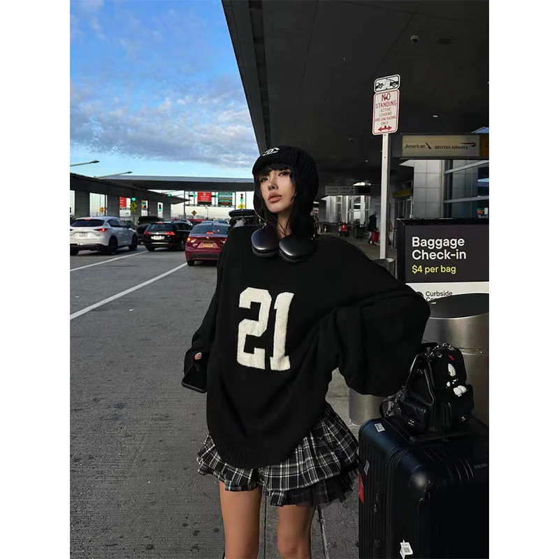 2025秋季新款ins港风通勤懒惰感黑色数字针织毛衣+格子蓬蓬半身裙