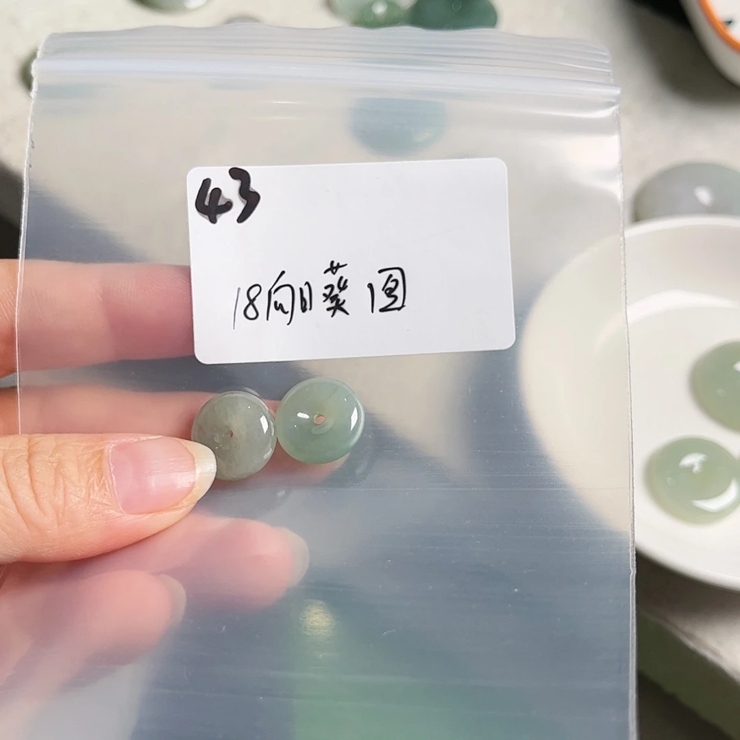 翡翠未镶嵌颈饰?不