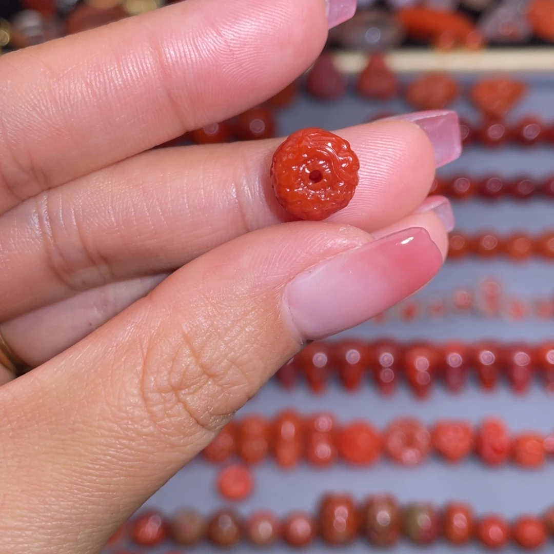 南红玛瑙龙扣未镶嵌举****身