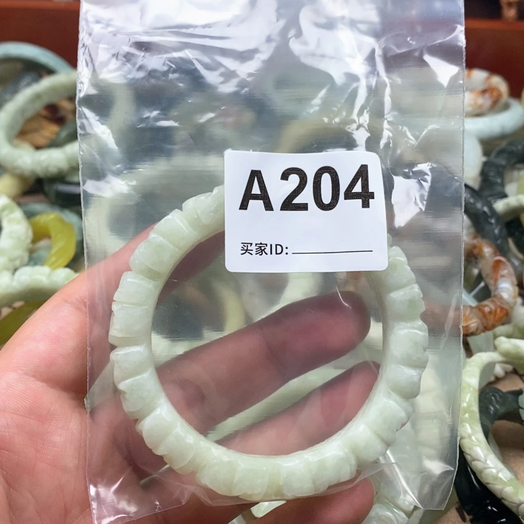 岫玉未镶嵌手镯酸**了手镯