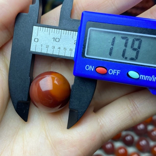 南红玛瑙牛血红柿子红双色单珠17.9