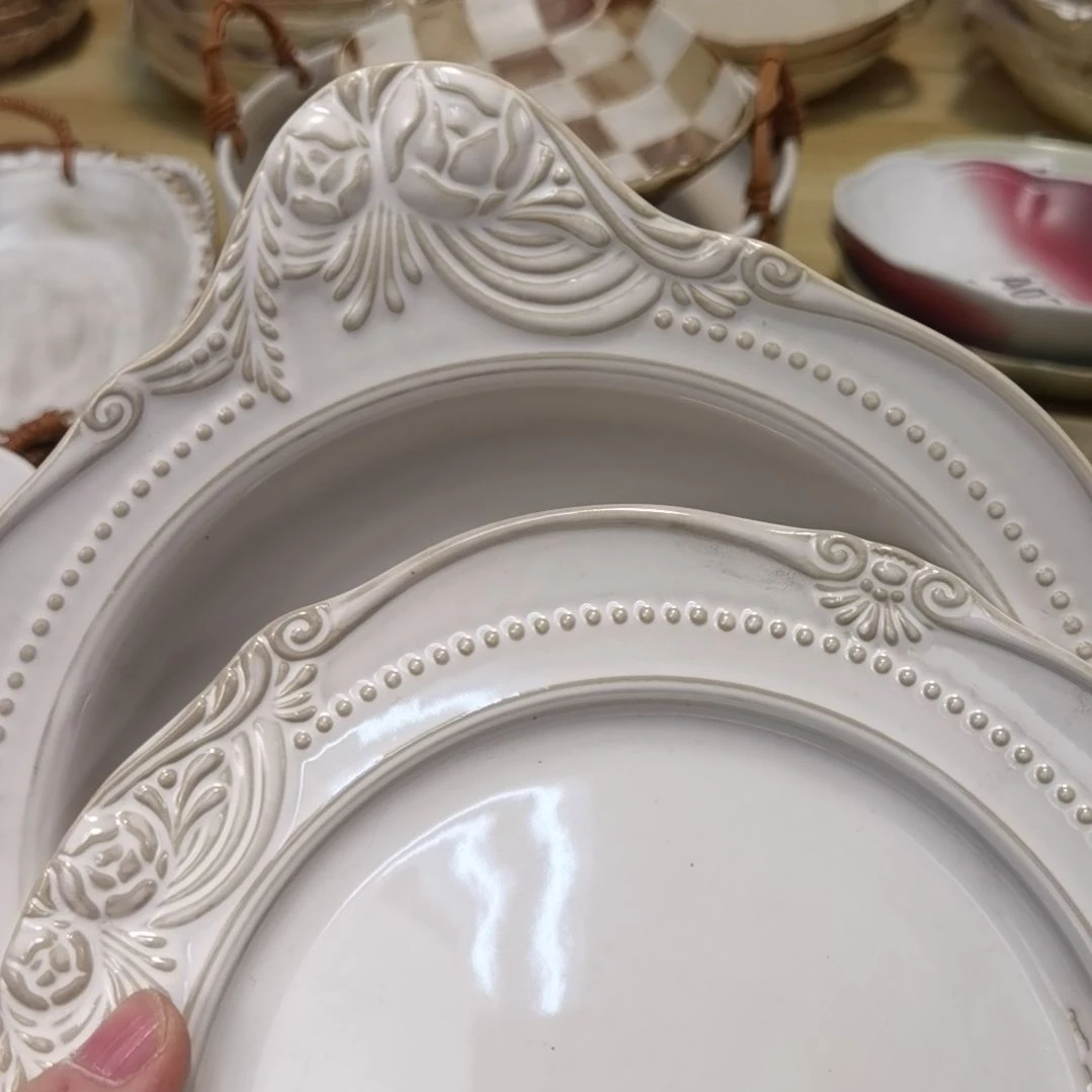 瓷片微瑕玫瑰小双儿一个  玫瑰八寸浅盘一个