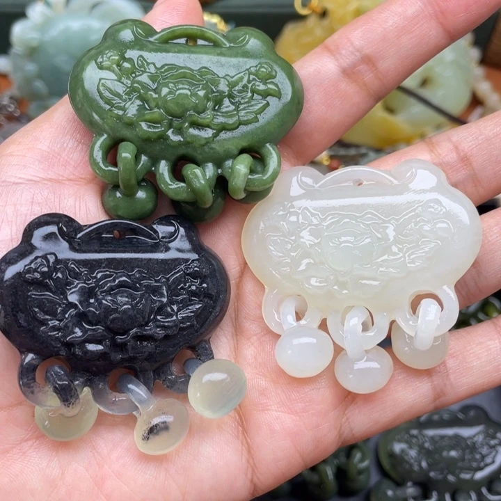 蛇纹石玉未镶嵌吊坠心*