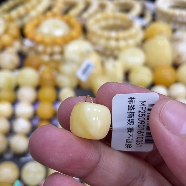 蜜蜡未镶嵌裸石13.2*11.5mm