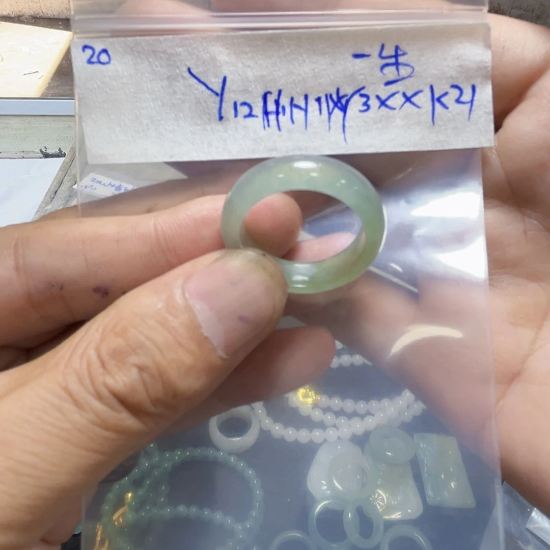 懂***生定制翡翠未镶嵌戒