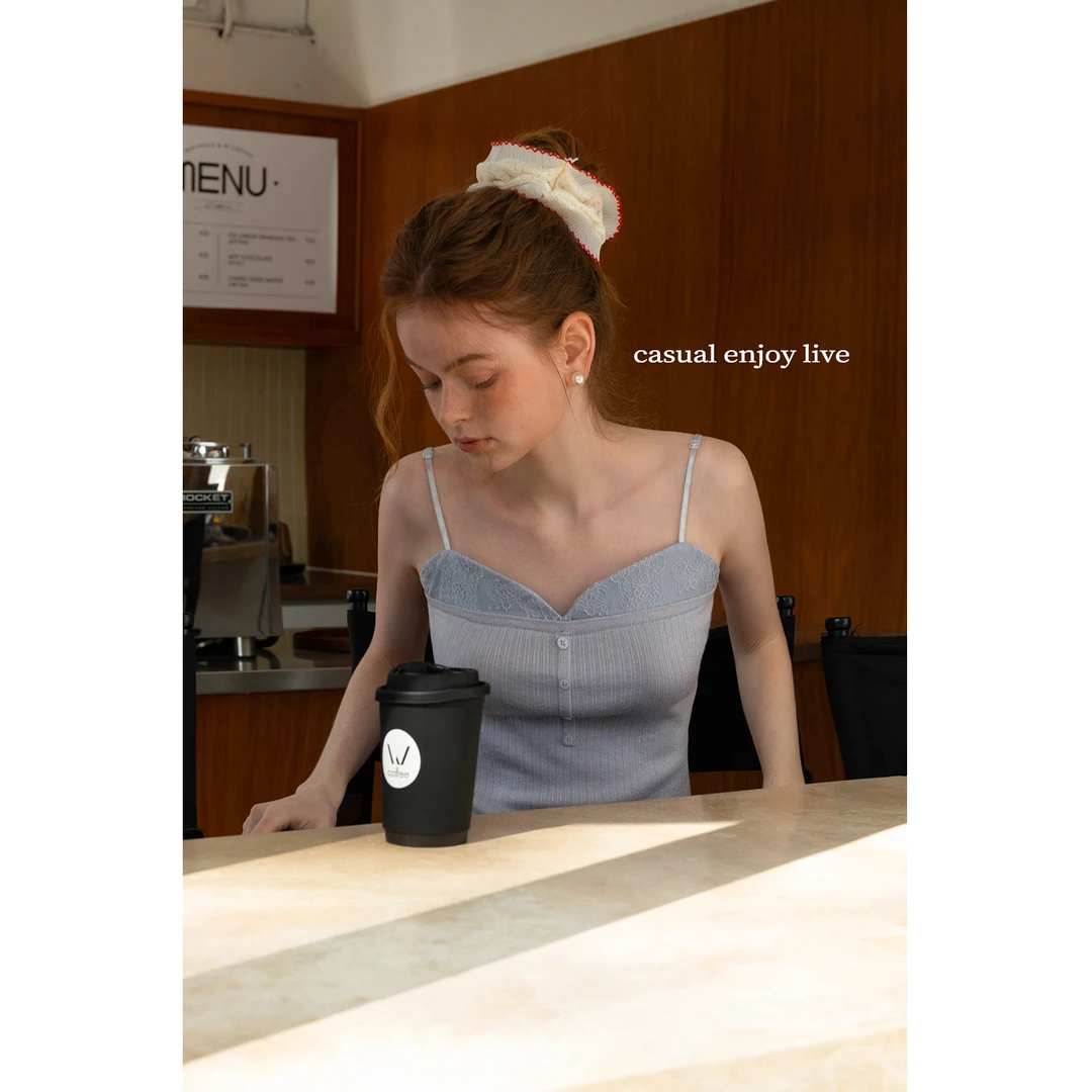 EGGKA “拼接吊带”纯色拼接蕾丝刺绣复古假两件背心E24A5306AF