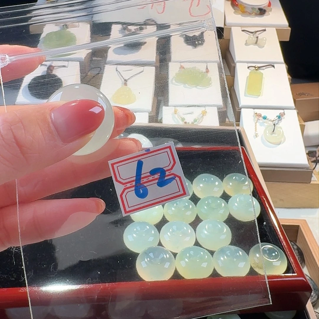 蛇纹石玉颈饰合金精美礼品