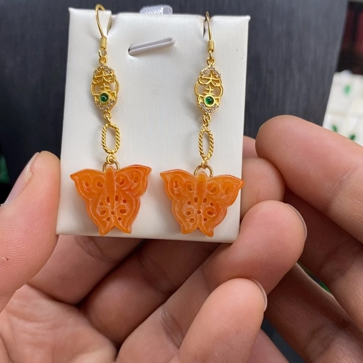 翡翠颈饰未镶嵌耳饰