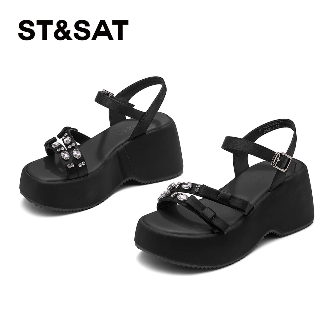 星期六露趾松糕凉鞋女2025新款时尚百搭水钻一字式扣带坡跟沙滩鞋