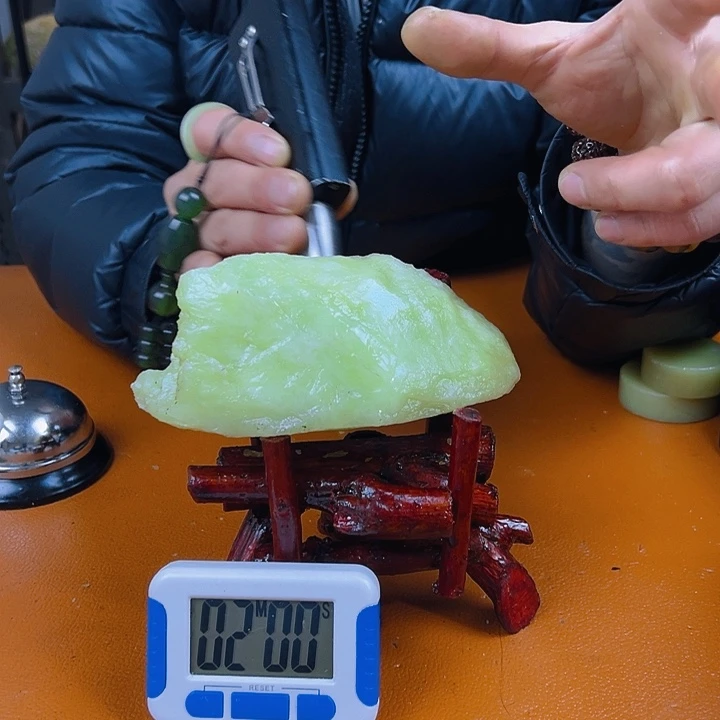 蛇纹石玉原石未镶嵌2