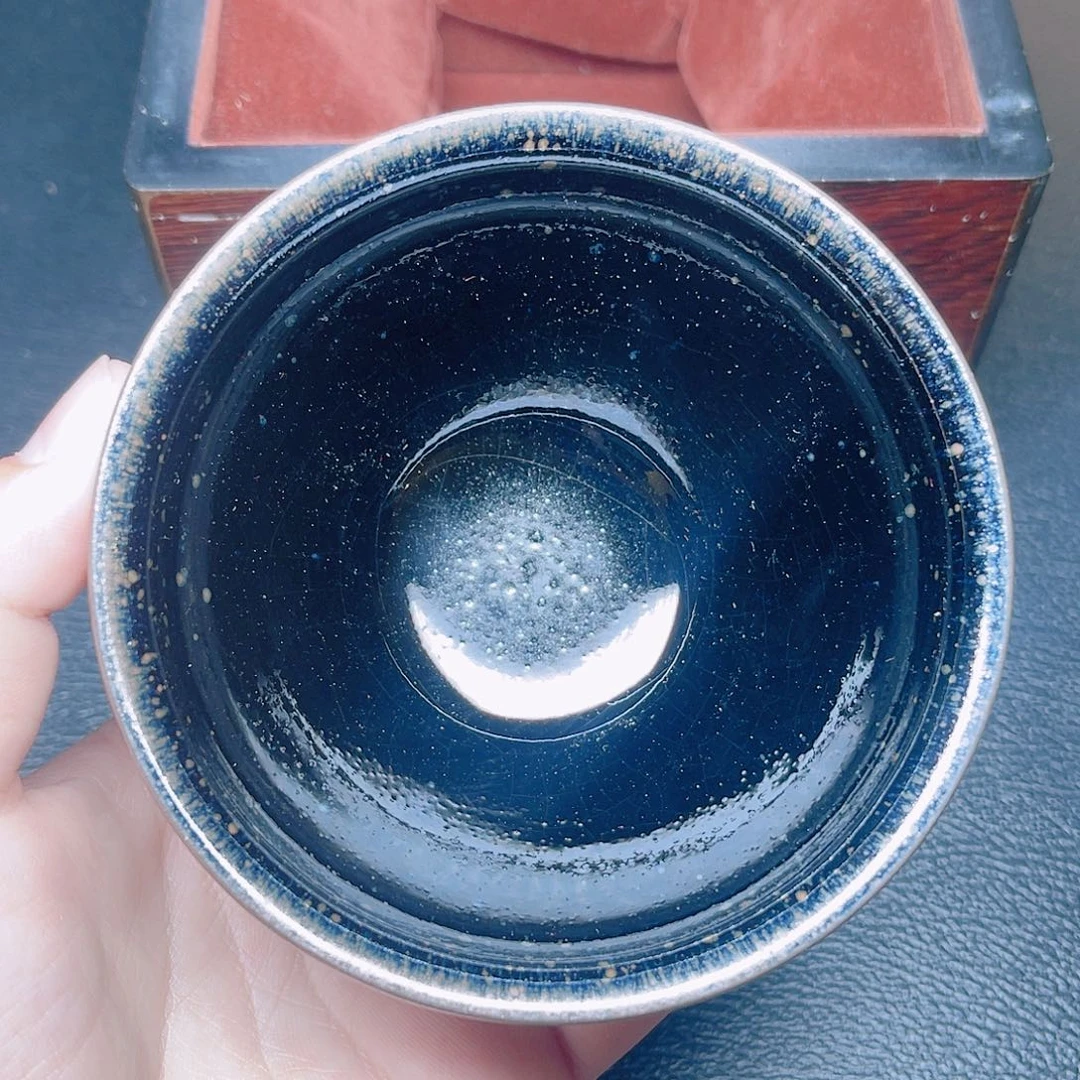 茶盏滴滴答答地响着