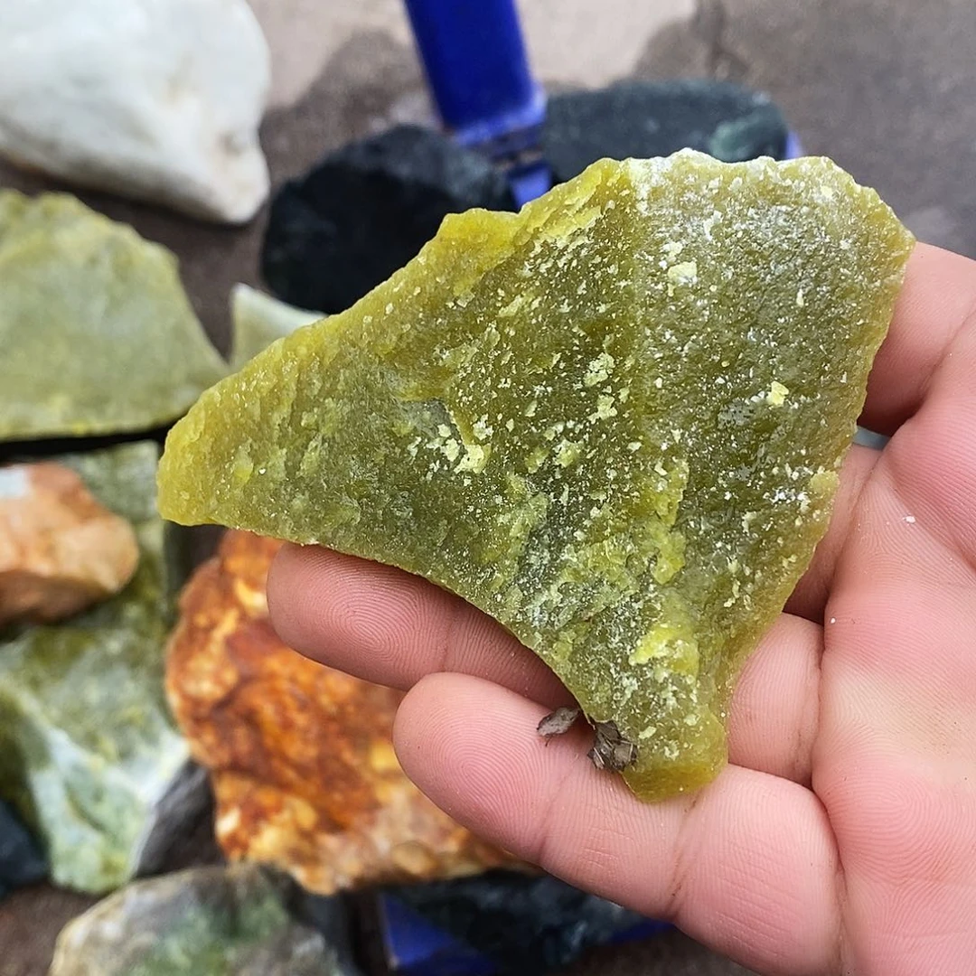 L***F岫玉未镶嵌奇石原石摆件