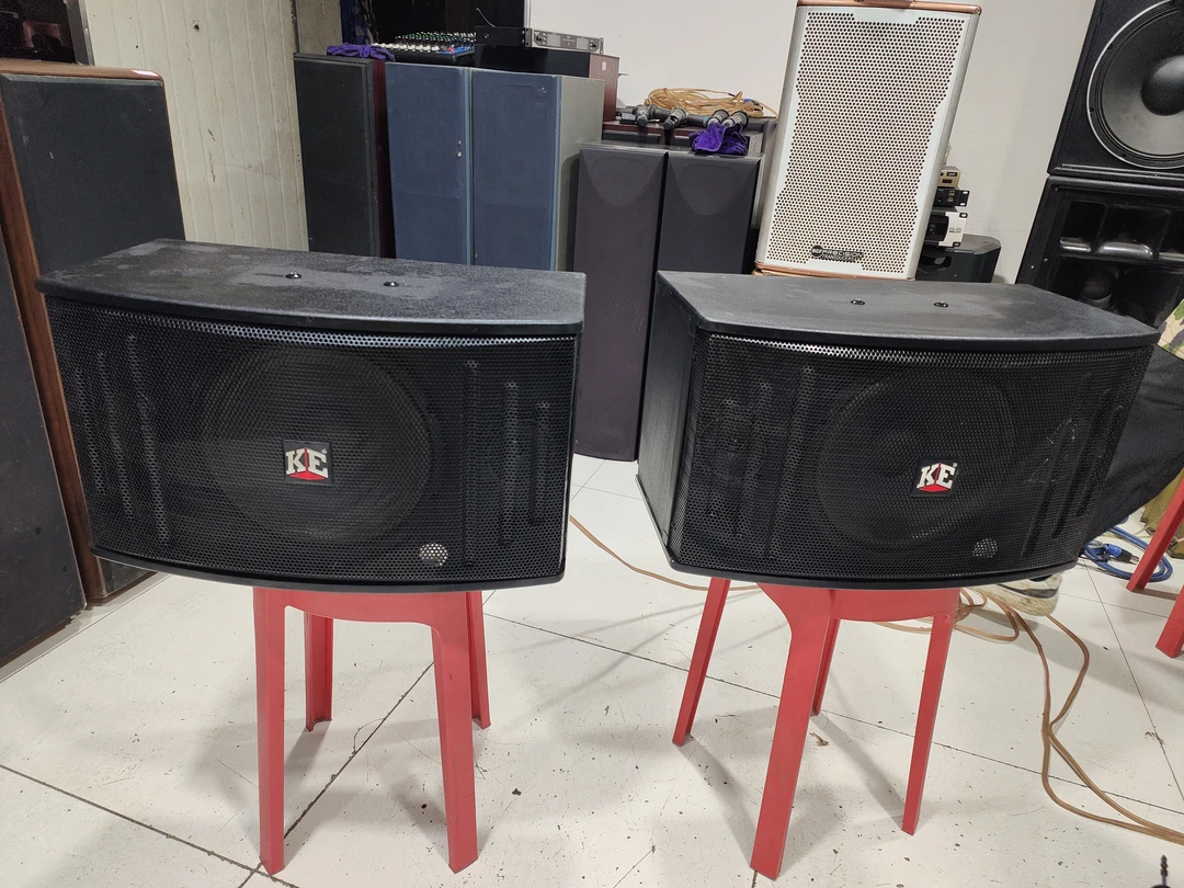 8新  二手 KE卡包音箱一对，成色如图（出声，不带线材）
