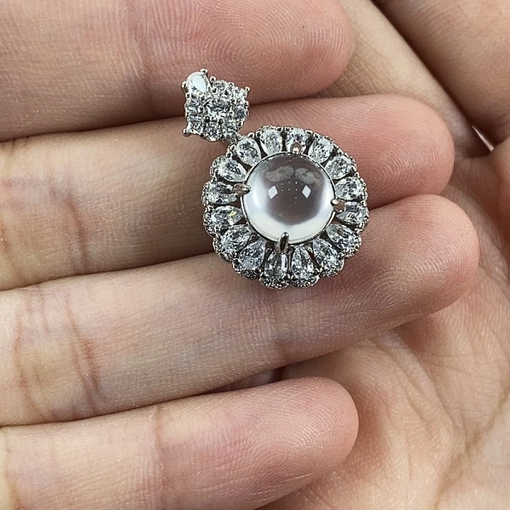 石英质玉合金颈饰