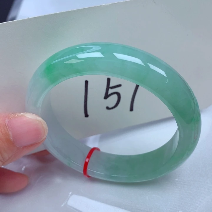 翡翠手镯未镶嵌翡翠