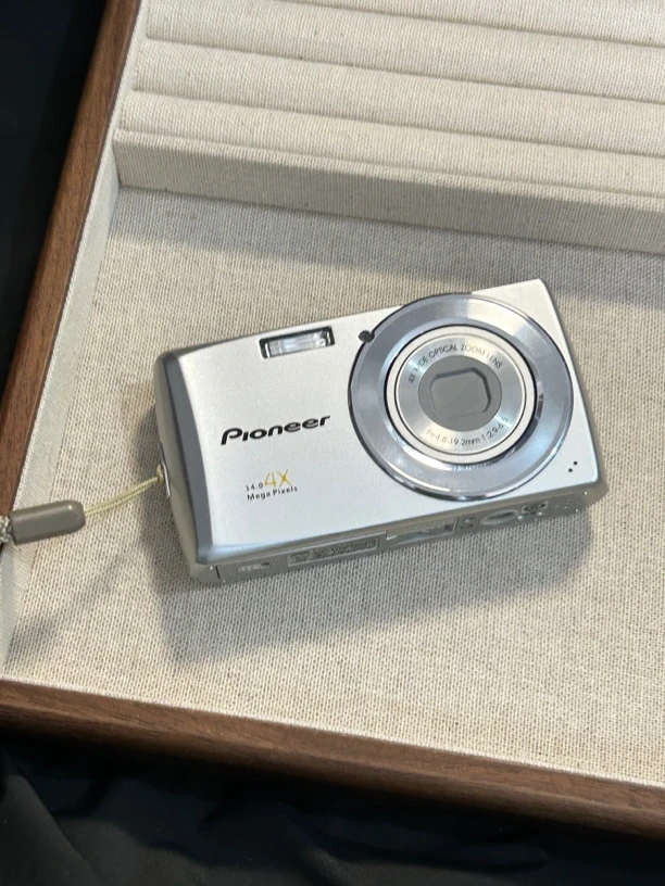 95新 pioneer/先锋 s1404a 银色 1400w像素 高清CCD数码相机