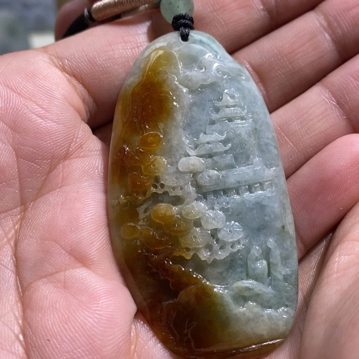 翡翠颈饰未镶嵌翡翠