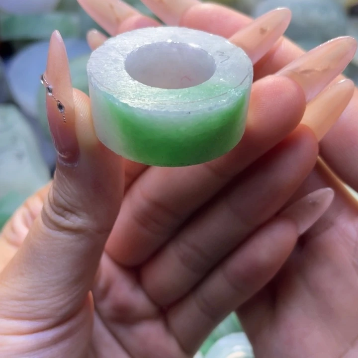 定制翡翠未镶嵌戒指