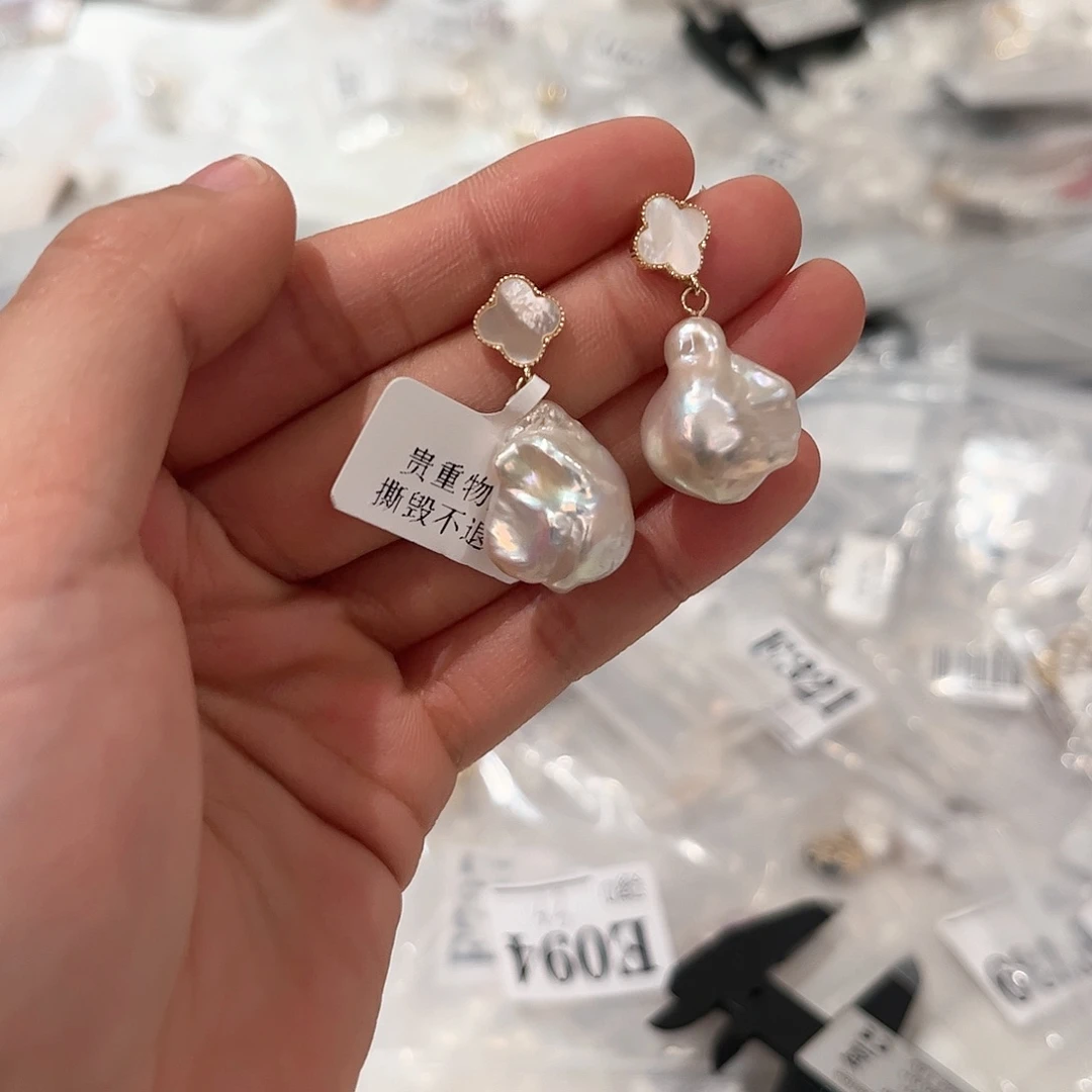 淡水珍珠胸饰合金