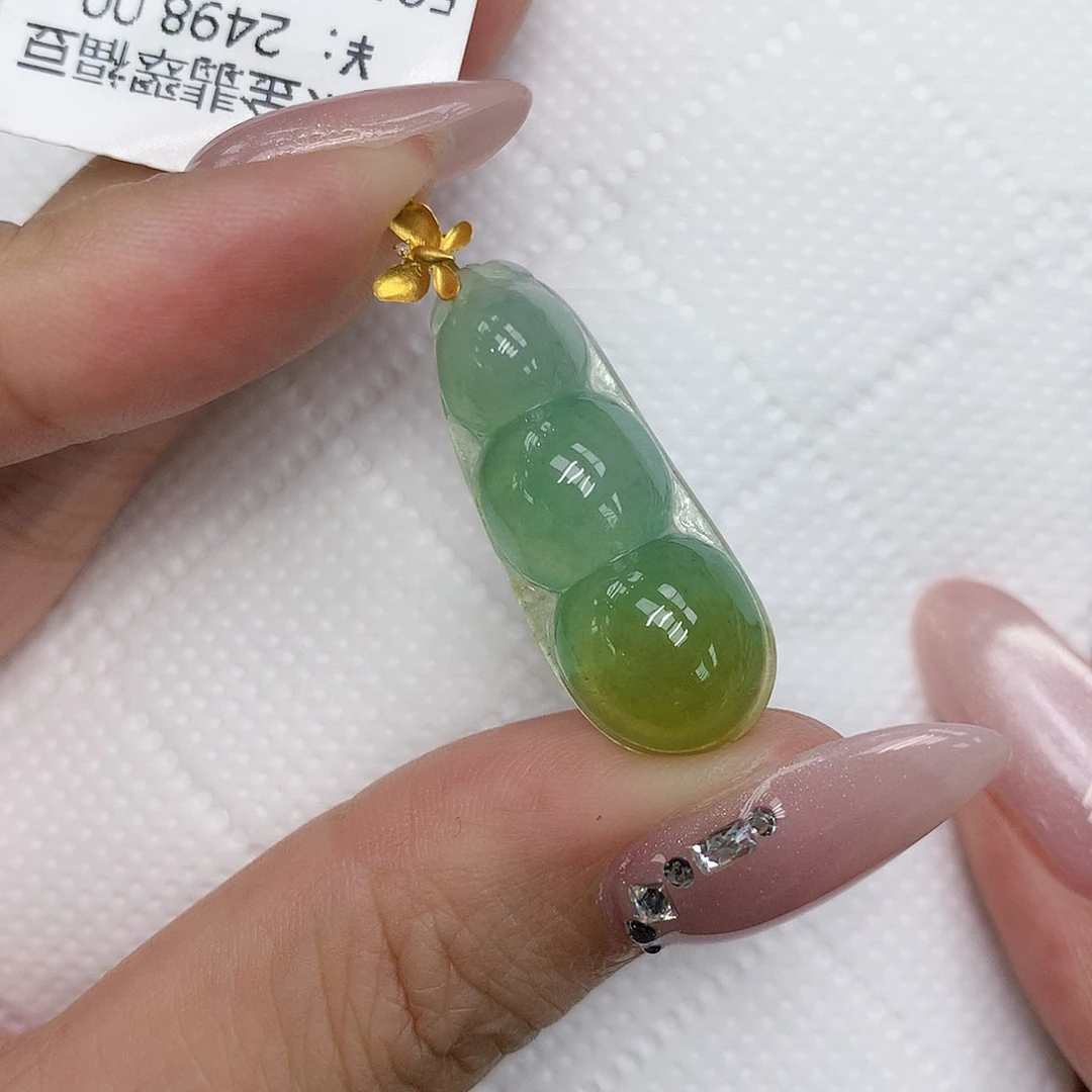 颈饰18K金镶嵌翡翠