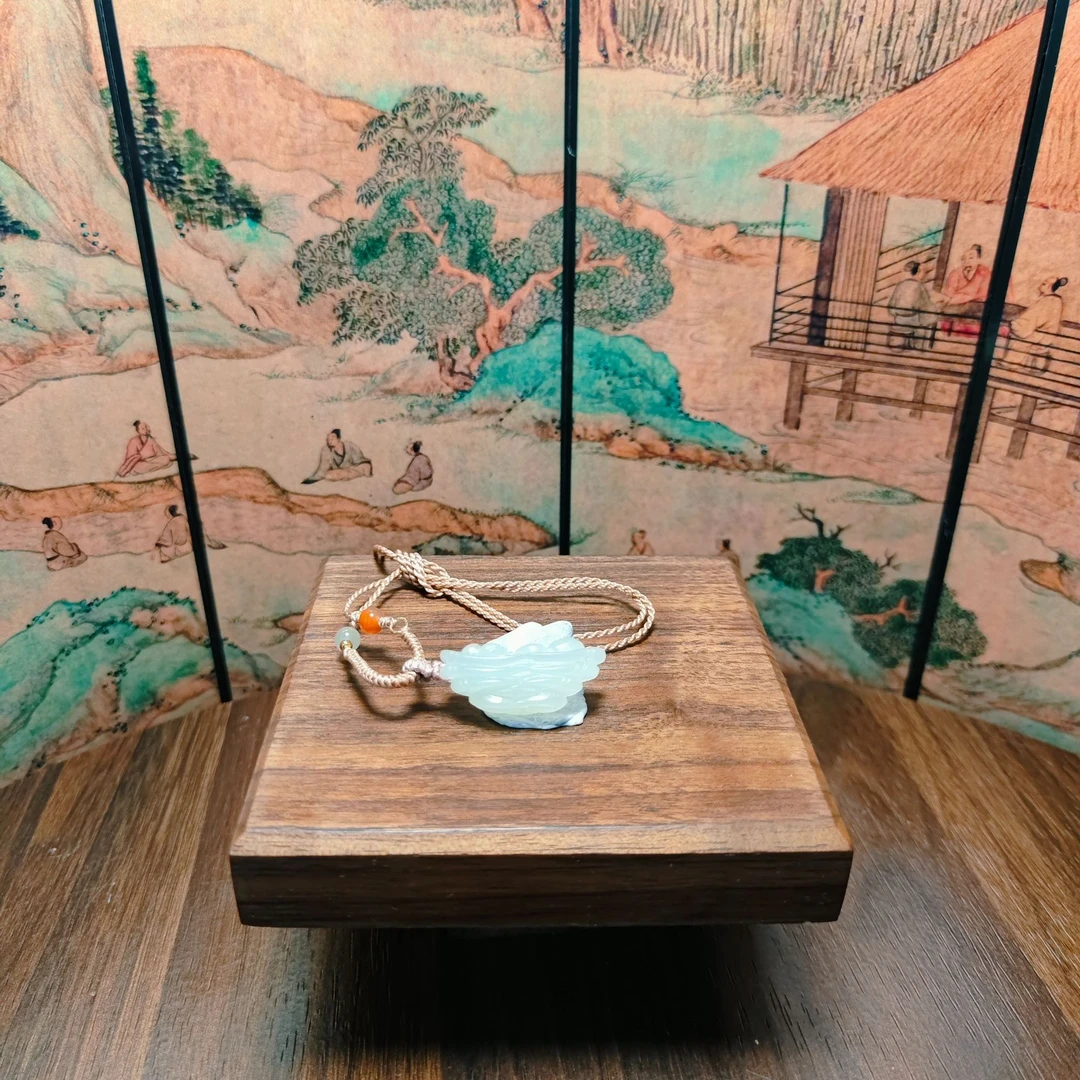 R和田玉八方来财吊坠0395