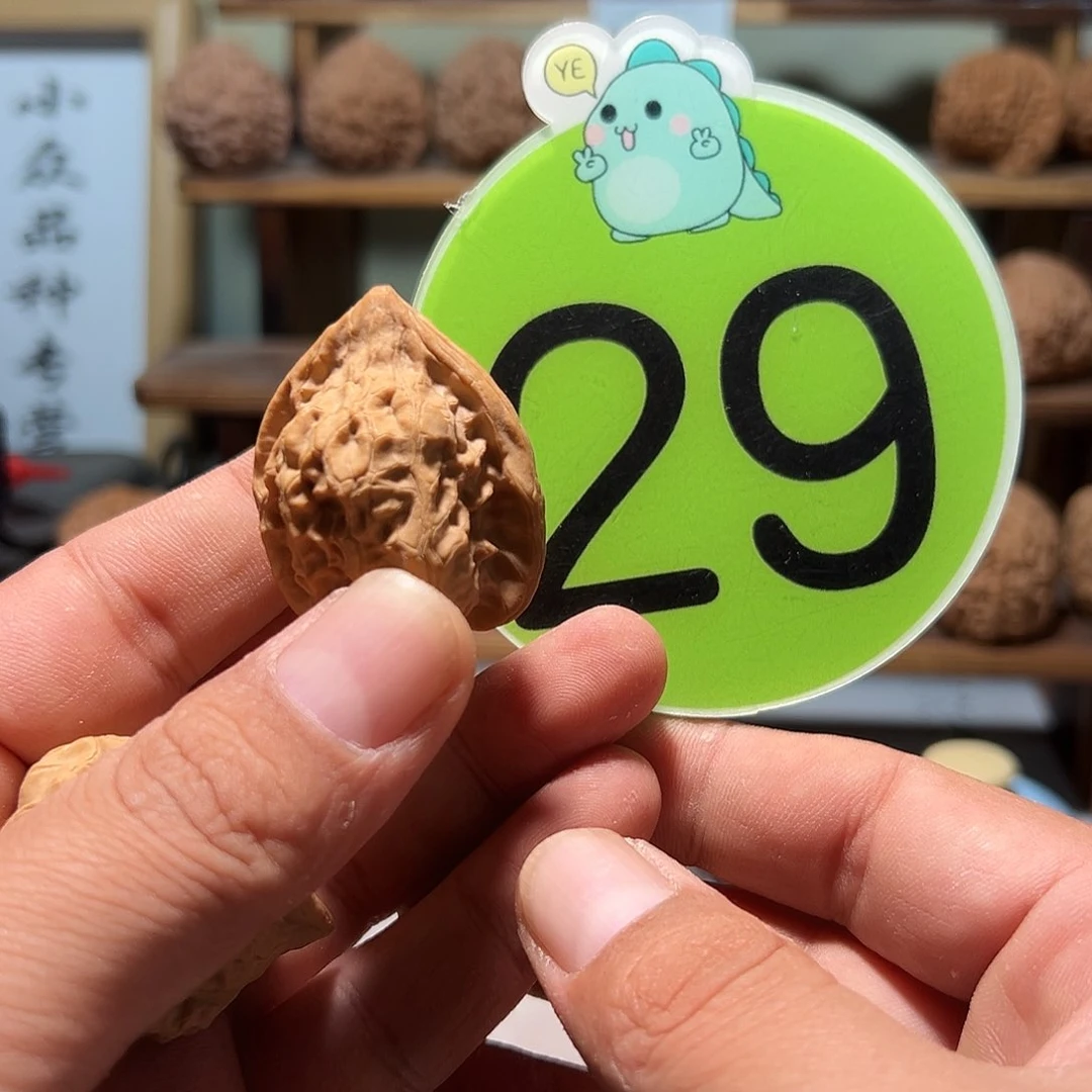 明**士文玩核桃，绿色29号