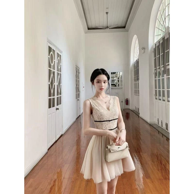 梦梦 MENGMENG｛婉转芭蕾曲 纯欲收腰显瘦蕾丝拼接网纱无袖连衣裙}