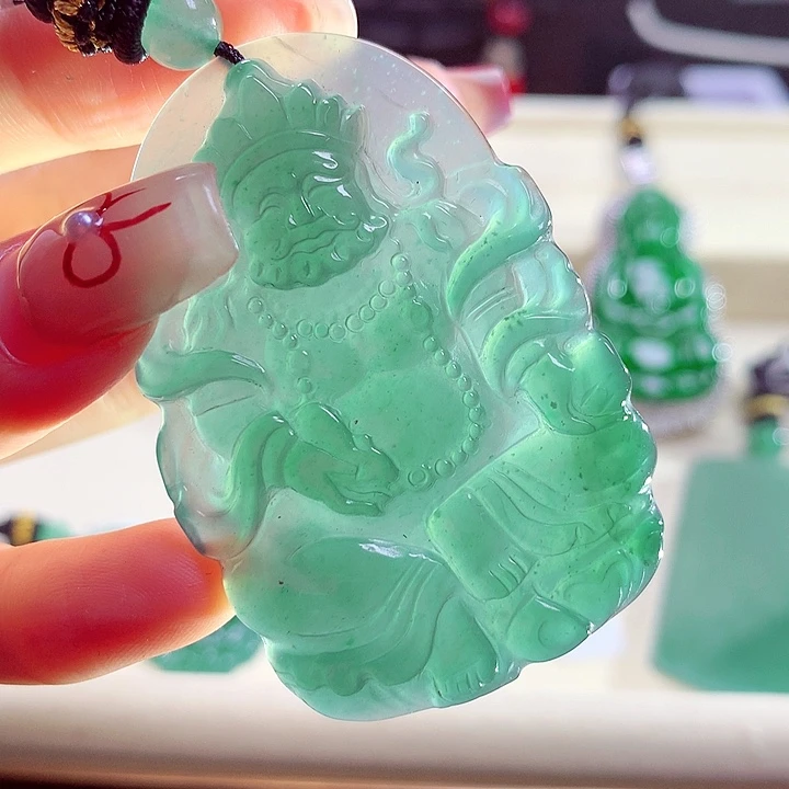 翡翠颈饰未镶嵌天然