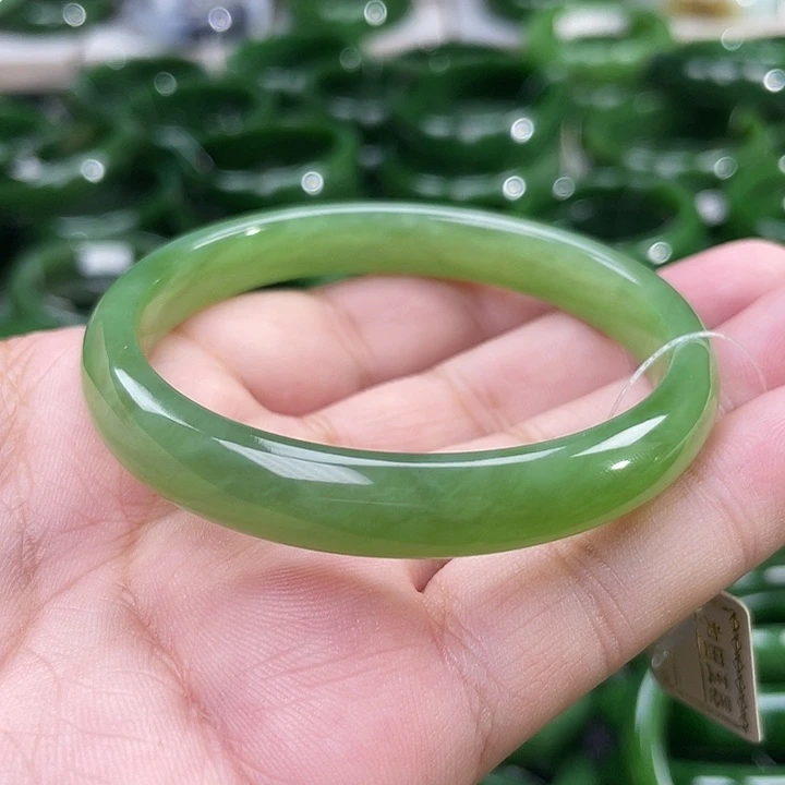 未镶嵌手镯和田玉（碧玉）