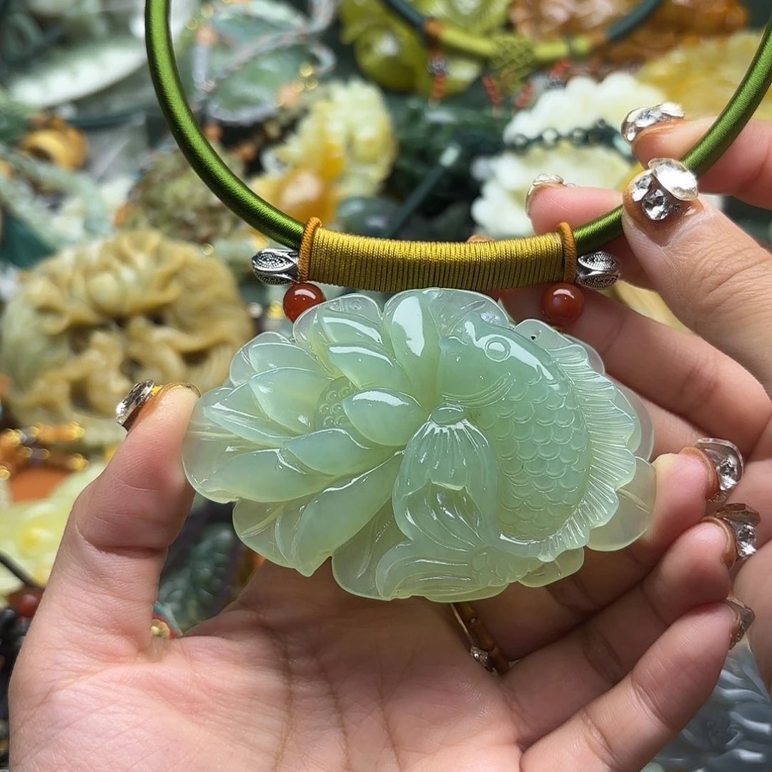 微***姐蛇纹石玉未镶嵌吊坠