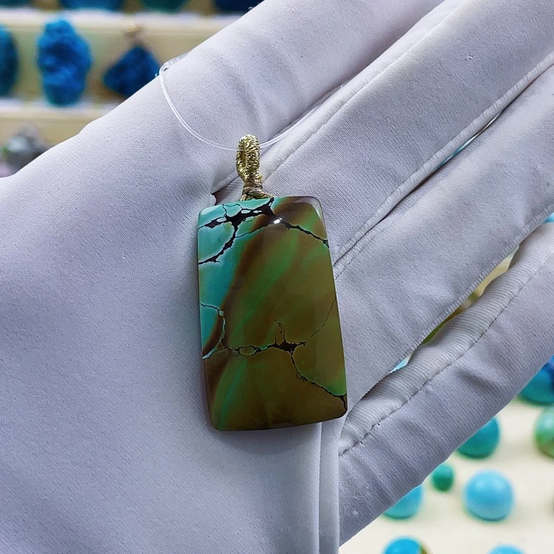 绿松石未镶嵌颈饰