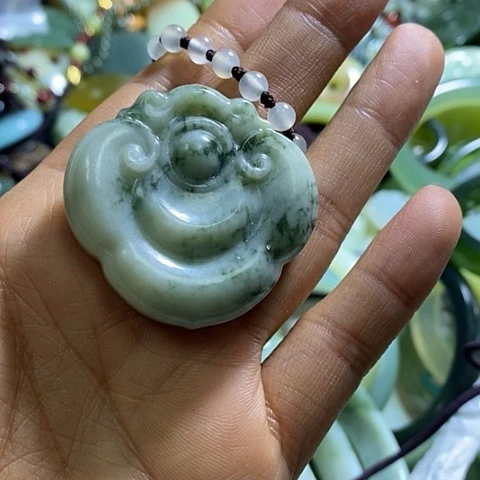 透闪石-蛇纹石玉颈饰未镶嵌