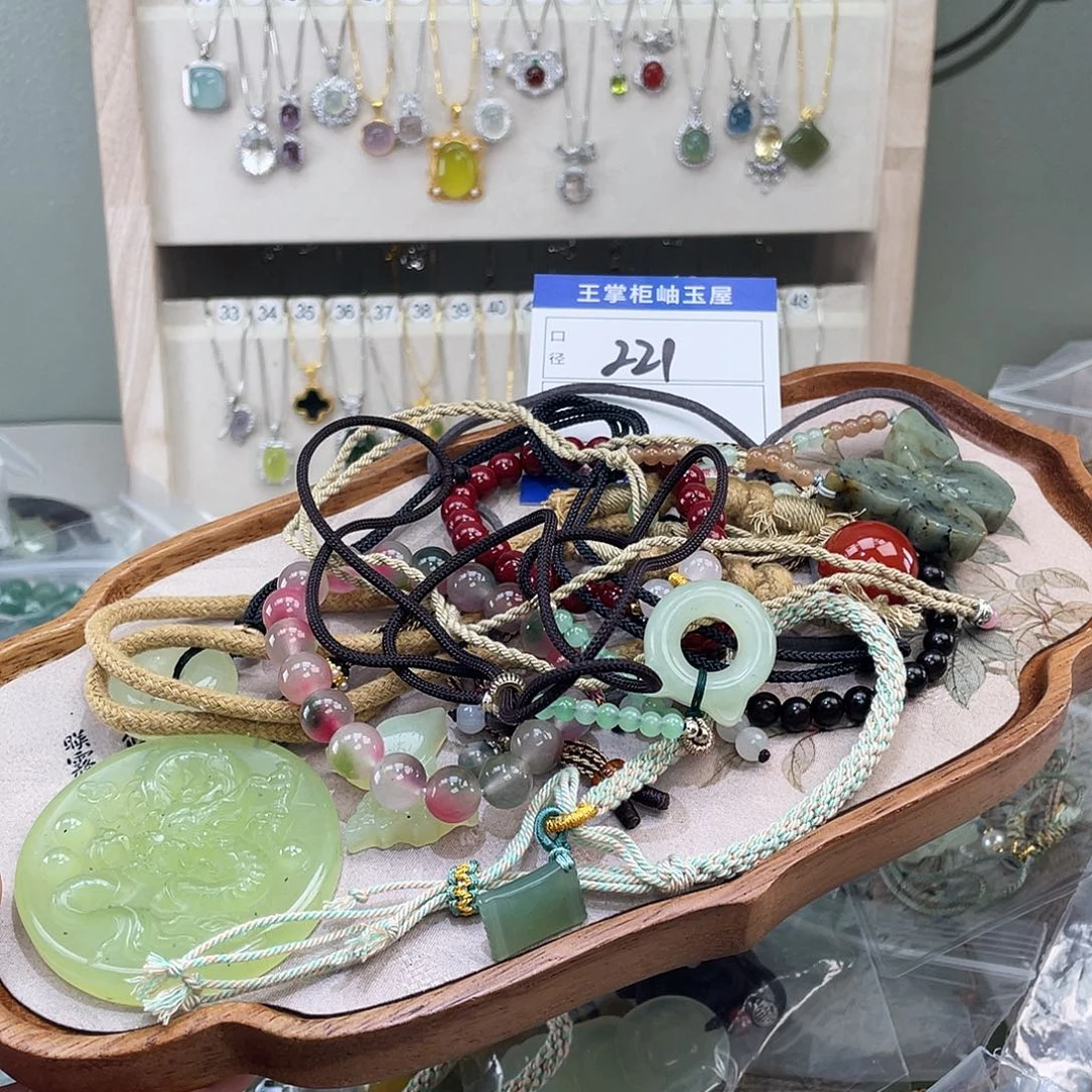 岫玉未镶嵌吊坠吊坠