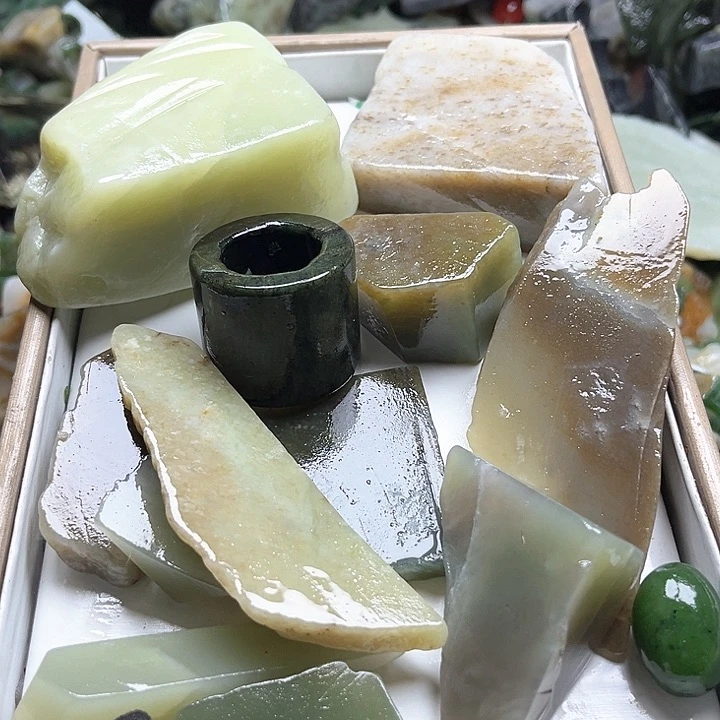 和田玉（糖玉）和田玉边角料9K金镶嵌舍**生