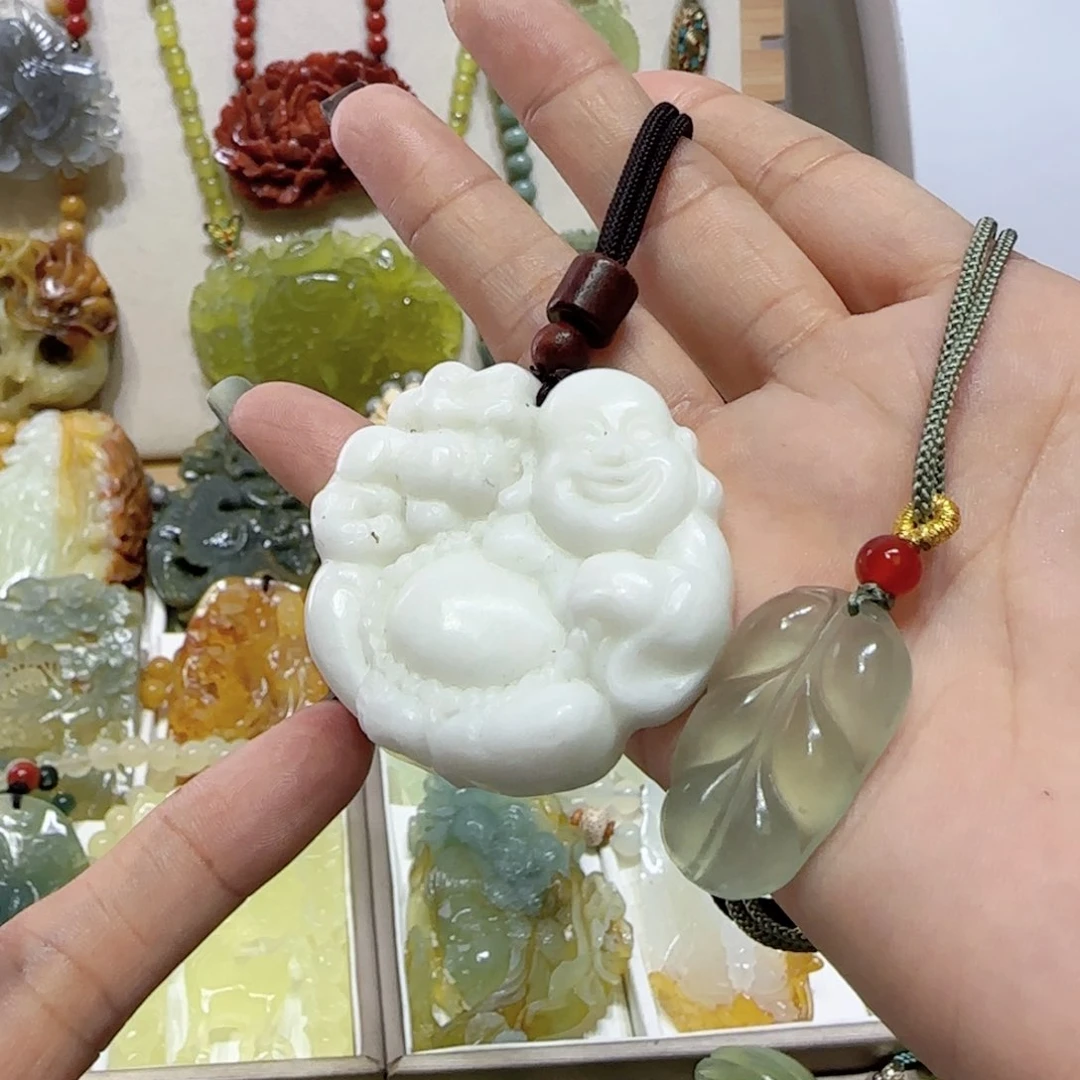 未镶嵌蛇纹石玉吊坠