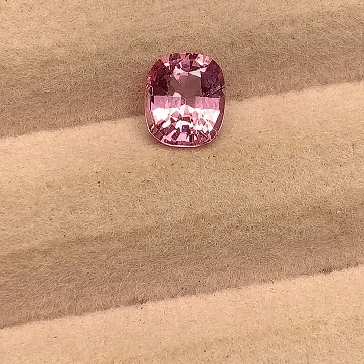 裸石未镶嵌尖晶石