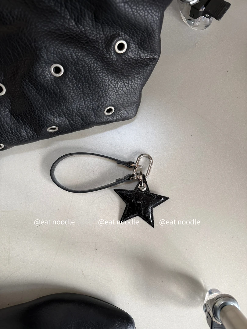 ●eatnoodle独家小众设计款ins风简约高级时尚钥匙扣星星皮挂件