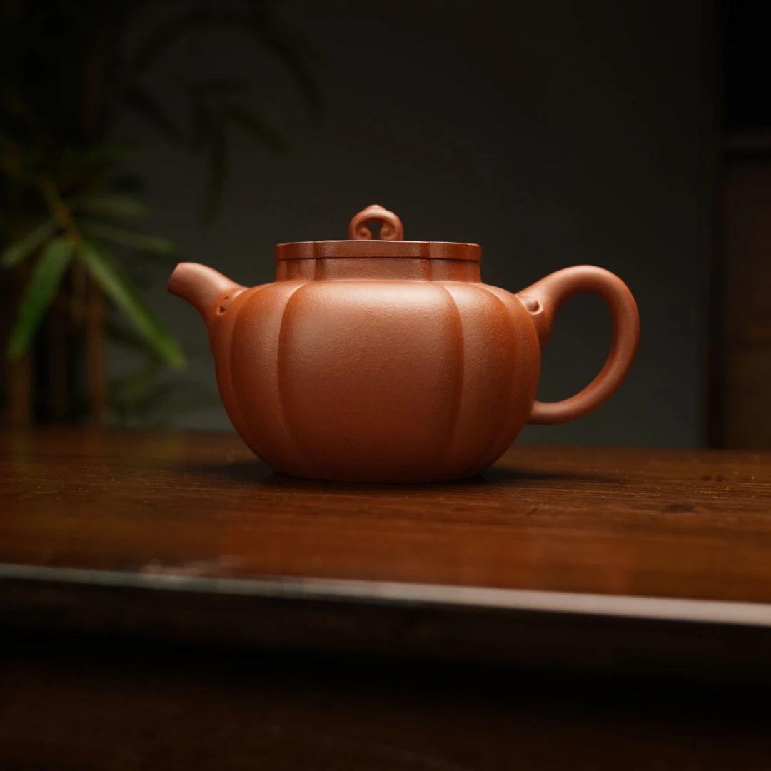 KT253李进开朱泥狮球紫砂壶