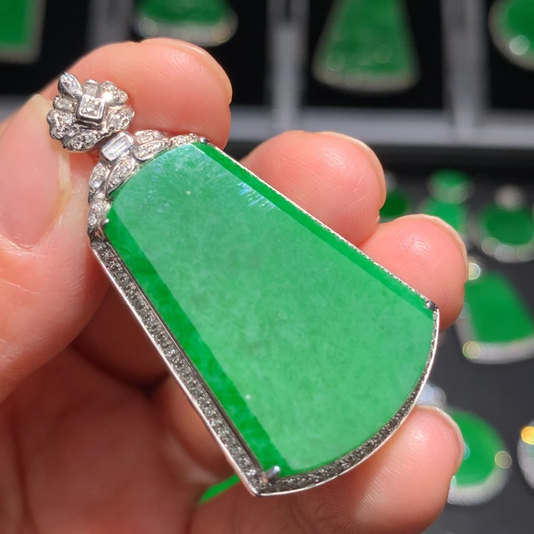 翡翠颈饰18K金镶嵌翡翠