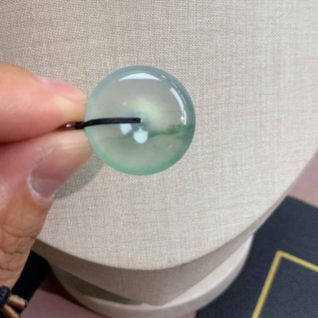 翡翠未镶嵌颈饰平安扣