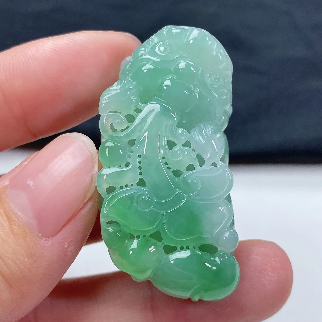 天然翡翠a货满绿精雕如意貔貅吊坠22.5g42.5-22.5-13.5mm