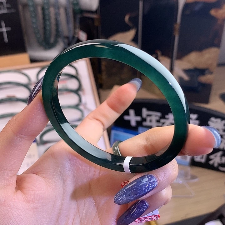 翡翠手镯未镶嵌灶60圈口