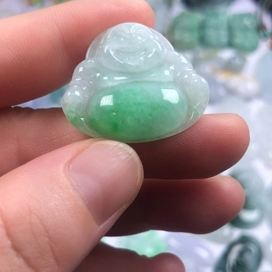 翡翠未镶嵌颈饰佛公