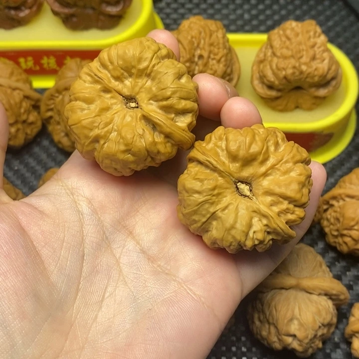 桃核吊坠發**.蛤蟆头…